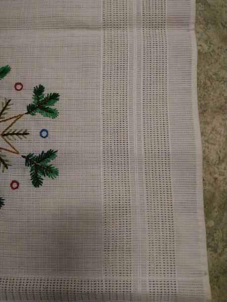 Vyšívaný vianočný obrus štvorec 78 x 78 cm jobelan,
