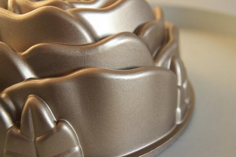 Nordic ware forma na bábovku rose 2,4l s vadami, 