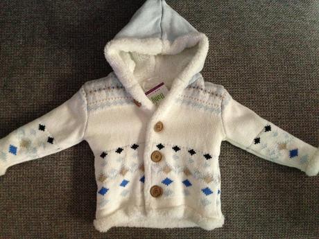 Krasny svetrik s visackou, 86