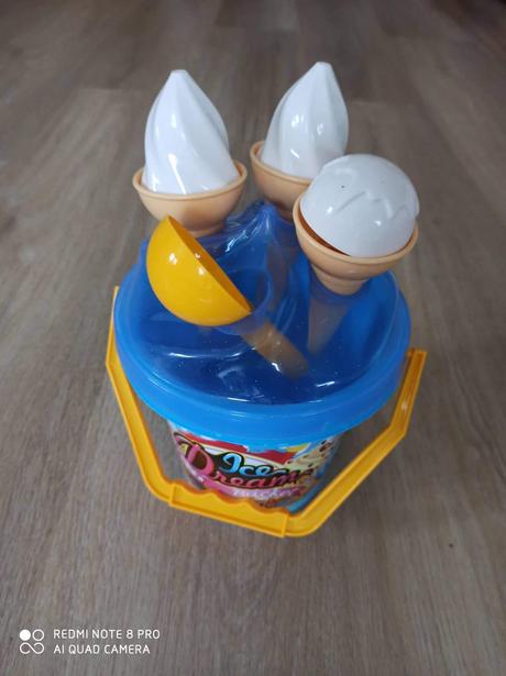 Vedierko so zmrzlinou,