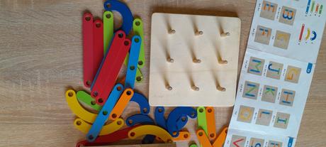 Drevená skladačka a vláčik,