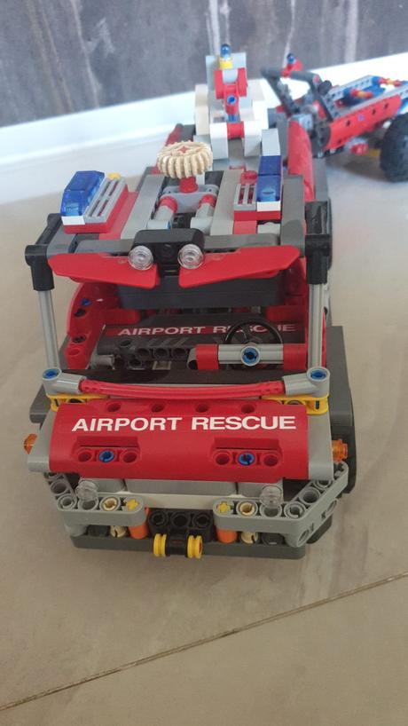 Skladačka - letiskové požiarne auto, 