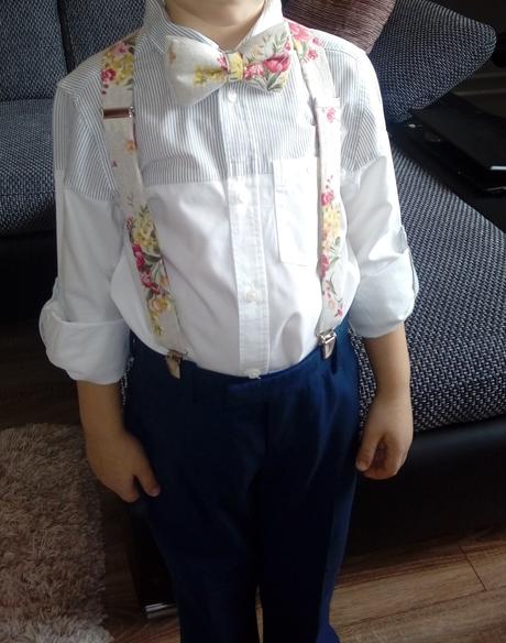 Kvetové traky a motýlik pre chlapca, 