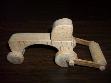 Drevené autíčko - valec,