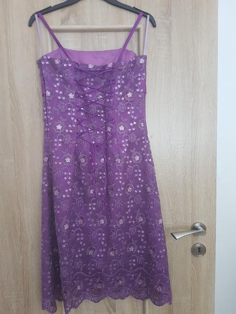 Spolocenske saty, 36