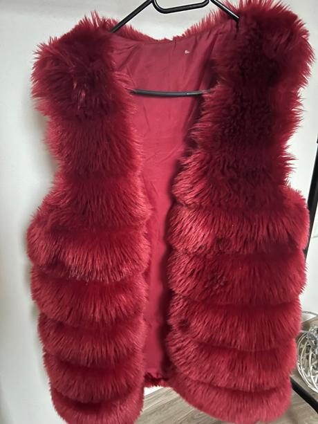 Kozusinova burgundy vesta,