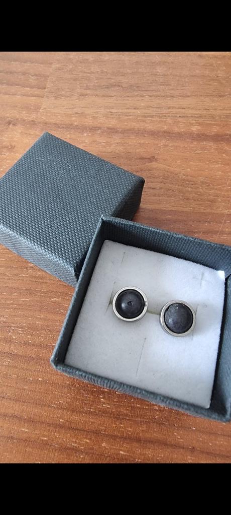 Betónové náušnice čierne, 