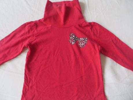 Červený rolák s mašličkou, lupilu,86