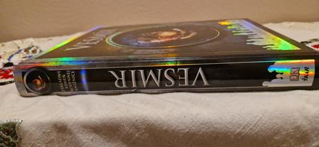 Drahá veľká kniha vesmír,