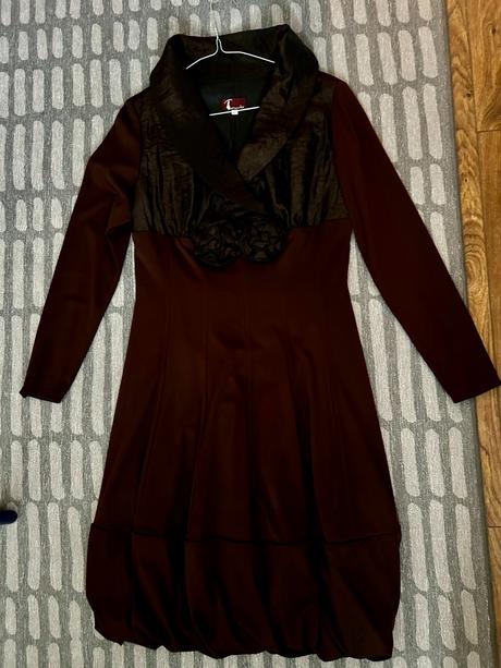 Tmavohnedé šaty, 40