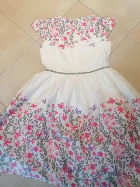 Šaty nenosené, 152