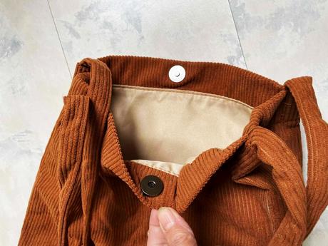 Menčestrová kabela s magnetkou,