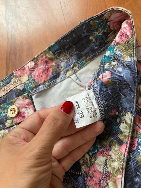 Elegantne nohavice kvetinový vzor darujem, m