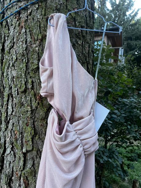 Ružové trblietavé šaty, s