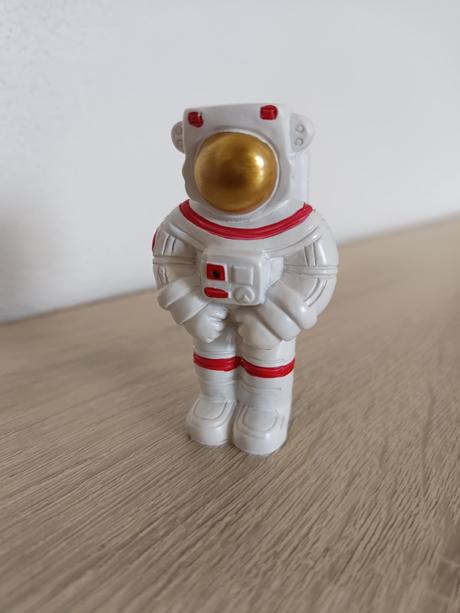 Astronaut, 
