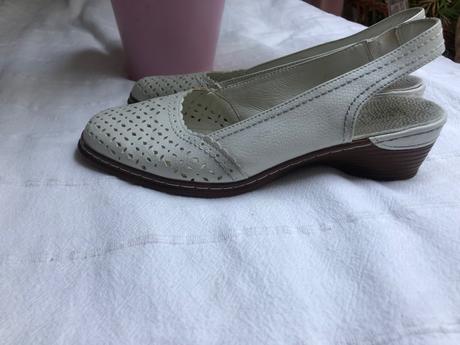 Kožené biele sandálky/ kožené biele topánky, 40