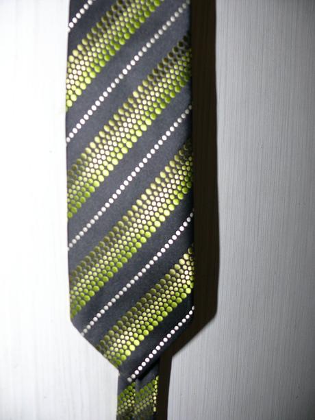 Pánska kravata hráskovo zelená s čiernou, 