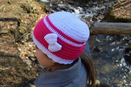 Háčkovaná čiapočka s kvetom, <50 - 158