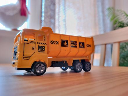 Nákladný sklápač zo sady vergionic 2412, 