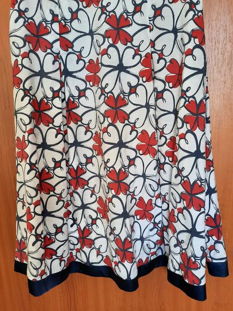 Kvetované šaty, gate,m