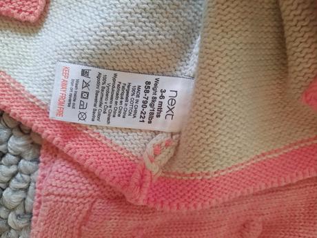 Svetríky s brmbolcami, next,62