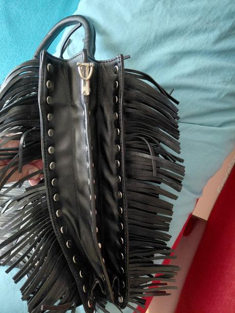 Kabelka čierna, strapata   31 x 29 x 14 cm, 