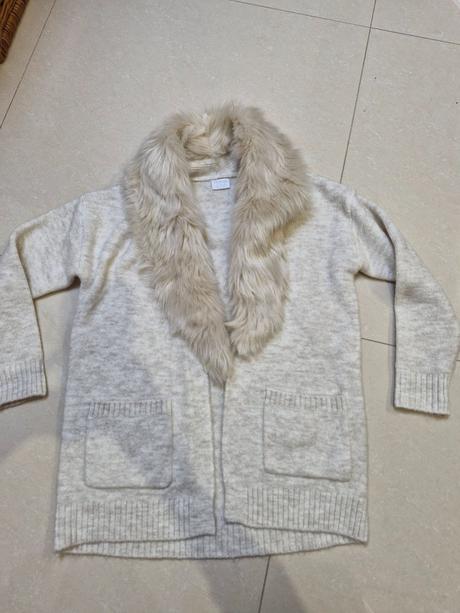 Svetrik s kozusinou, f&f,134