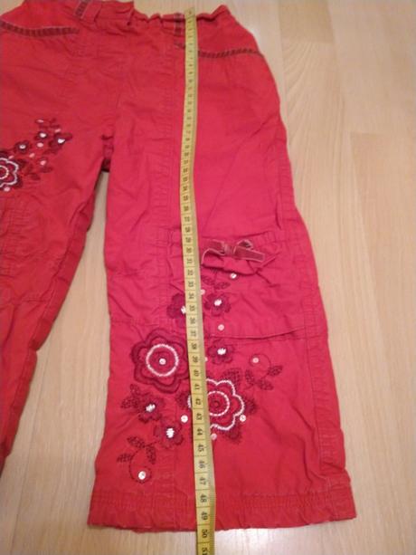 Červené ozdobené nohavice, adams,98