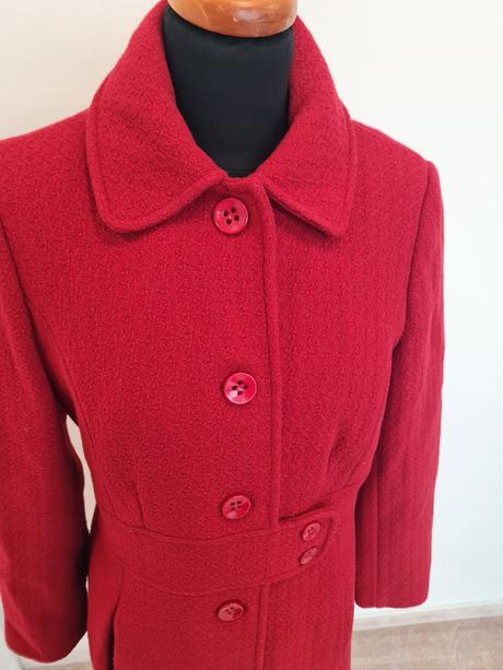 Kvalitný vlneny kabat kvalitnej znacky, s