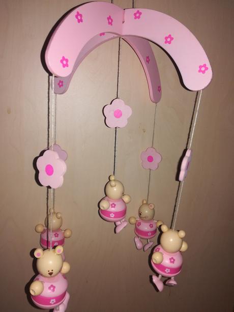 Drevená hračka na zavesenie,