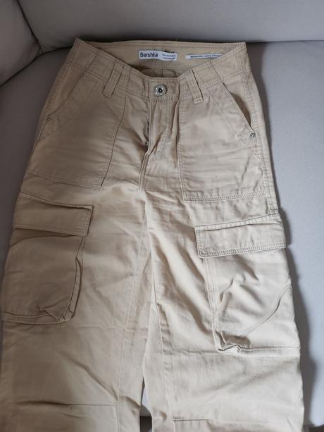Dámske karga č. 32, bershka,32
