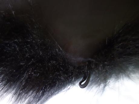 Čierny kožušinový golier, 