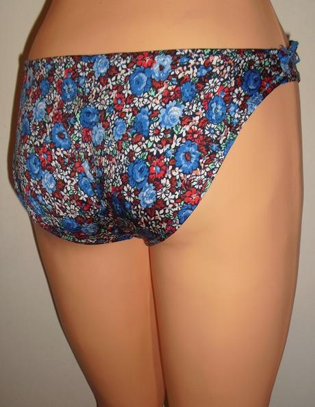 Kvietkovane bikiny, l