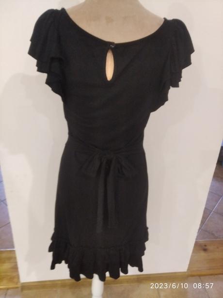 Cierne saty s volánikmi, m