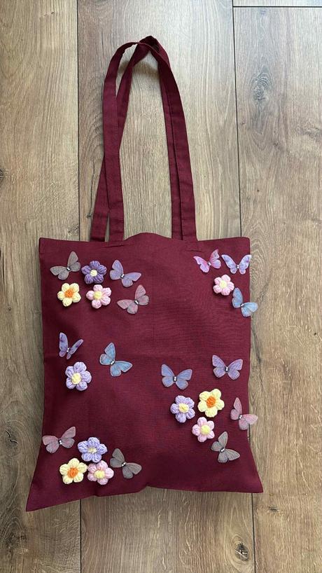 Ručne zdobená plátená taška,