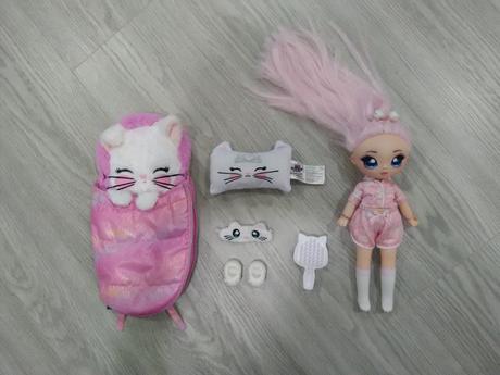 Bábika s doplnkami, 