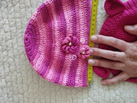 Ponúkam na predaj pekné ručne háčkované čiap, 44