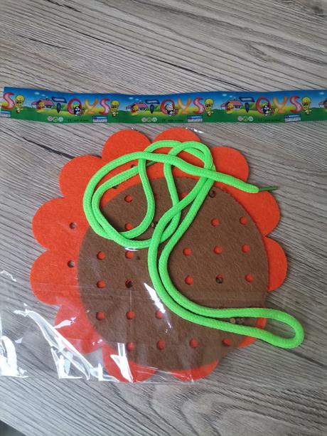 Montessori hračka - kvet na zošívanie - 3 farby, 