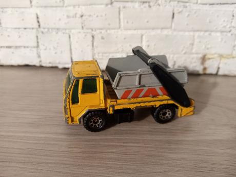 Set kovové i športové autíčka s doplnkami,