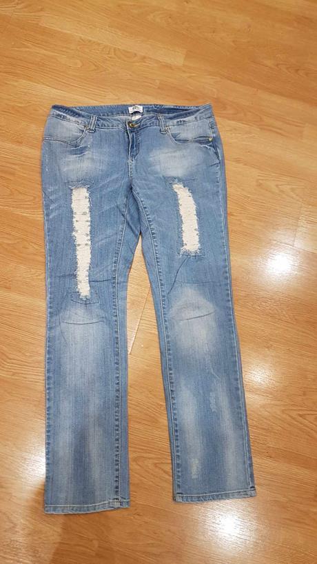 Rifle s vyšúchaným efektom a kamienkami v. 42, bonprix,42