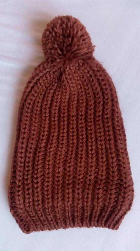 Hnedá čiapka s brmbolcom, asi od 9 r, reserved