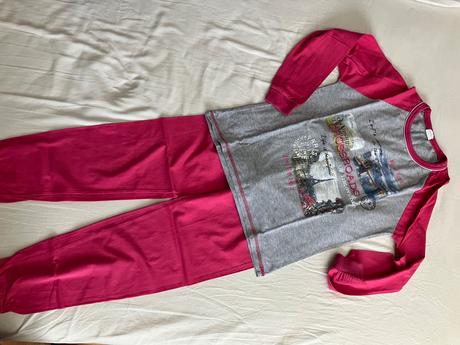 Dvojdielne pyzamo, 134