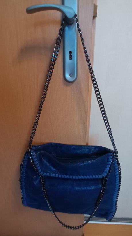 Modra vacsia kabelka, 