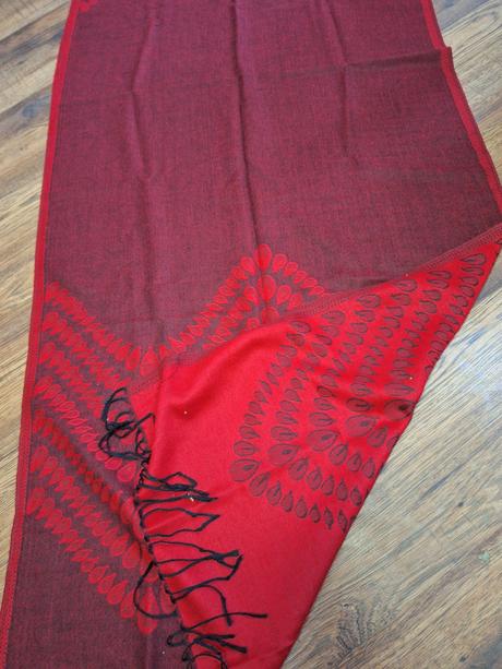 Červený obojstranný šál,