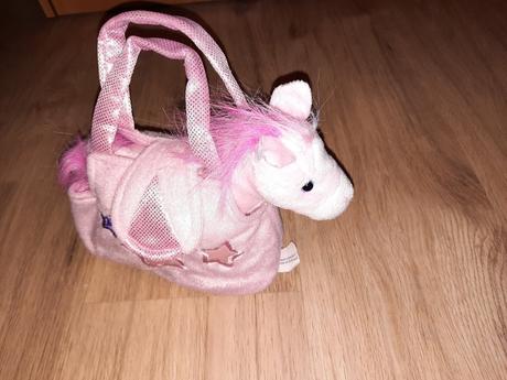 Plyšový koník v taške,