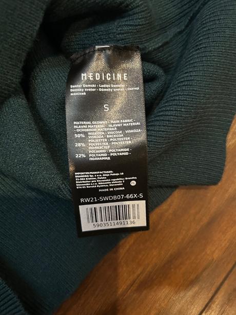 Pulover s perličkami, s