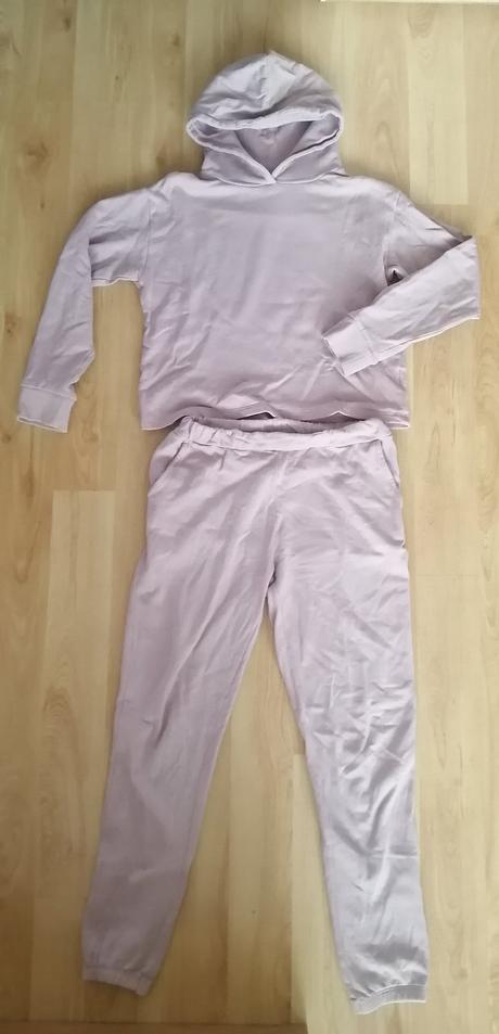 Dievčenská teplakova súprava, 146