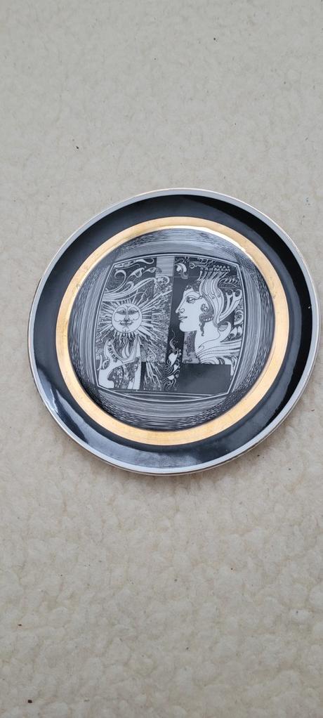 Dekoratívny porcelánový tanier, 