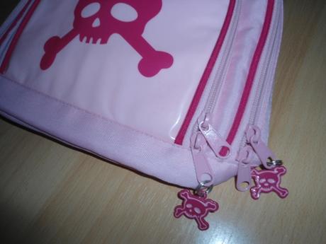 Ruzovy dievcensky batoh, 