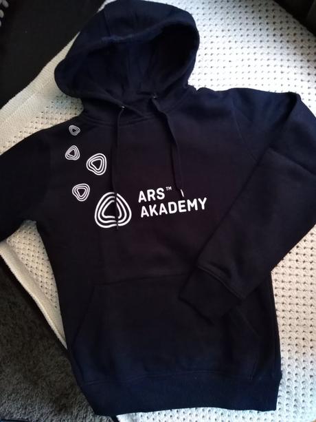 Mikina s kapucnou, 152